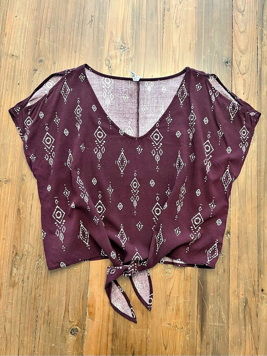 Mudd Tops - Mudd Boho Maroon Ikat Print Cold Shoulder Tie Front Top - Size Large